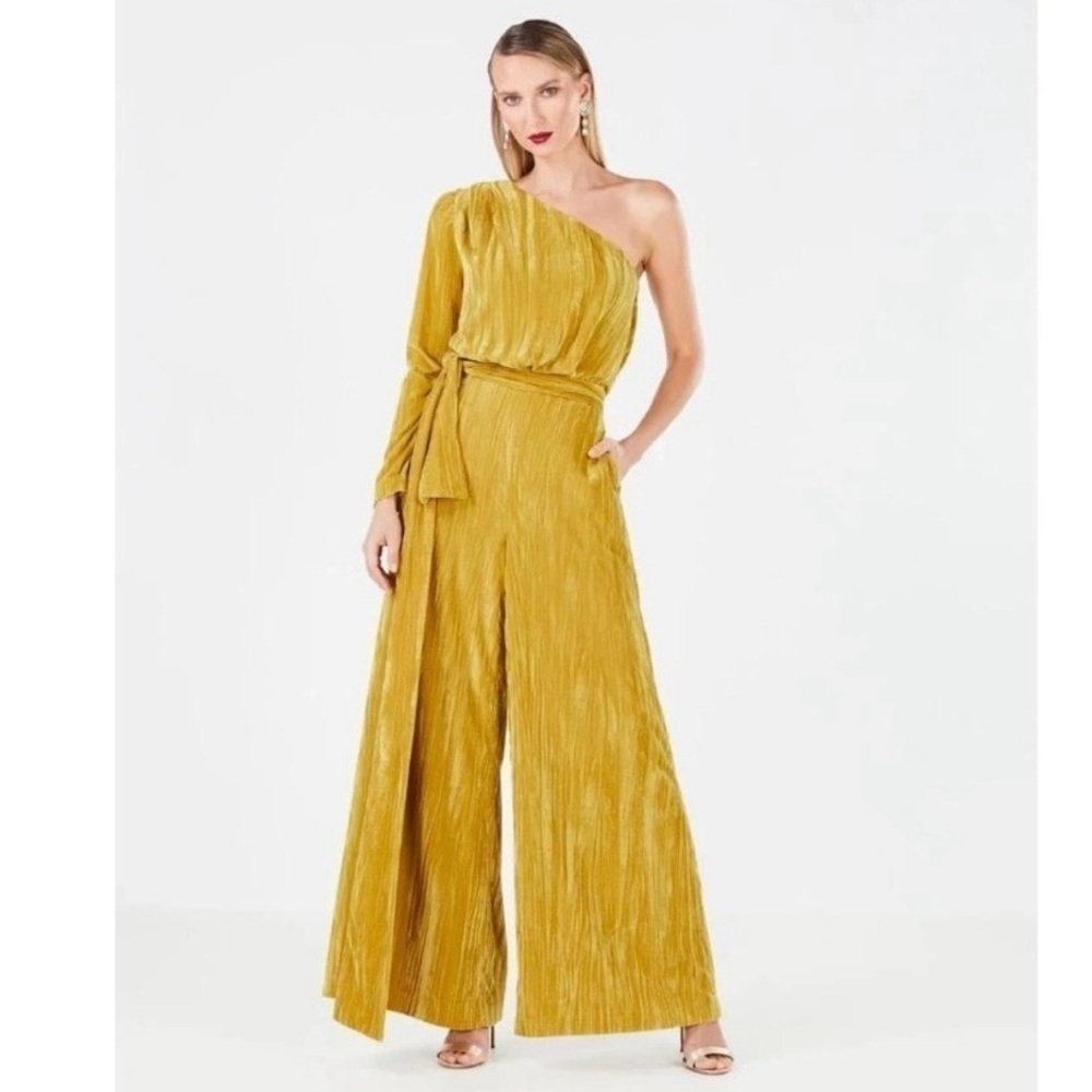BCBGMAXAZRIA One-Shoulder Wide Leg Jumpsuit in Gold size XXS NWT